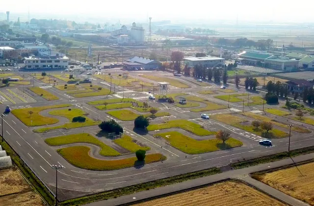 群馬にった自動車教習所の教習コースを上空から撮影した全景